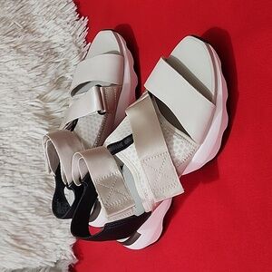 SOREL Kinetic Impact Black And Cream Sandal